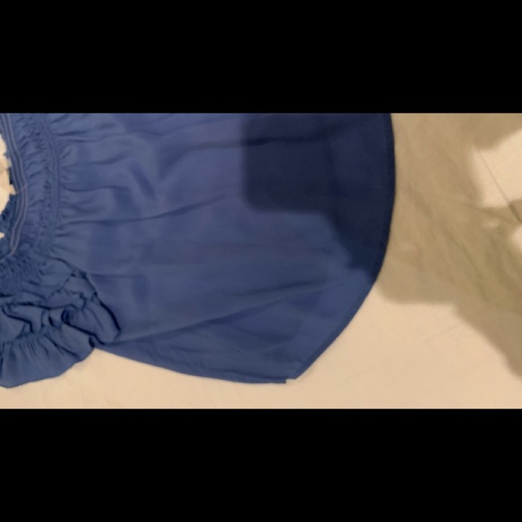 Periwinkle blue flattering sleeves - Picture 3 of 4